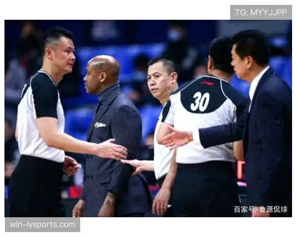 判罚标准：裁判如何判定犯规的严重程度与界限