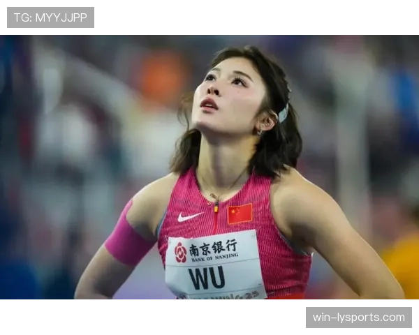 吴艳妮训练汗水里像打工人，刷到她的社媒又像看红毯，反差得我脸都抽了