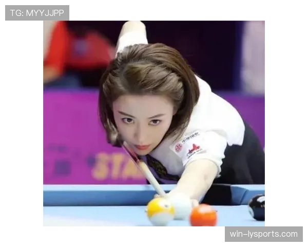 潘晓婷街拍随手一抛包，我的月薪当场下岗